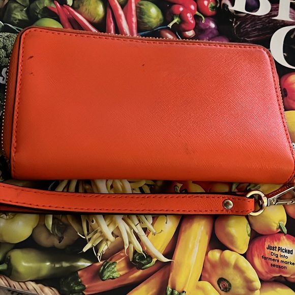 MICHAEL KORS JET SET ZIP AROUND WALLET/WRISTLET in POPPY - Picture 5 of 13